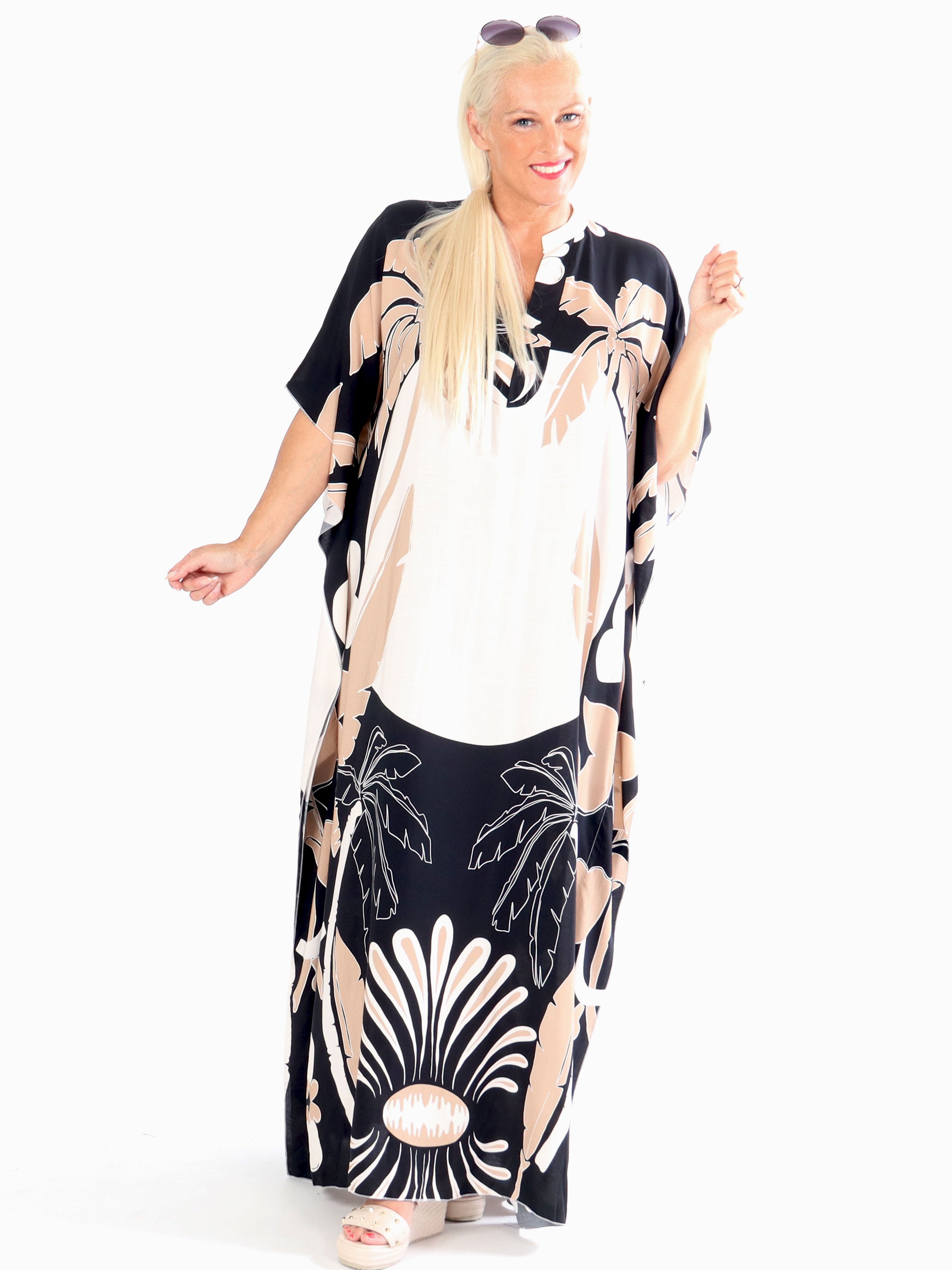 Ilya - Lang plus size kjole med fint mønster